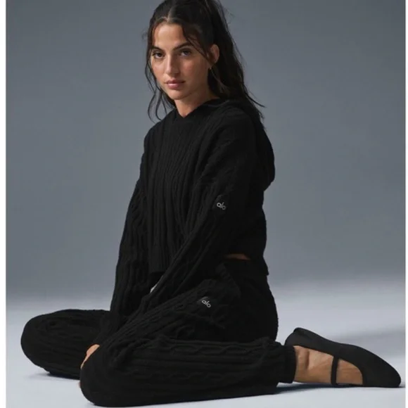 Alo black cable knit hooded sweatshirt and knit sweatpants set - Picture 2 of 7